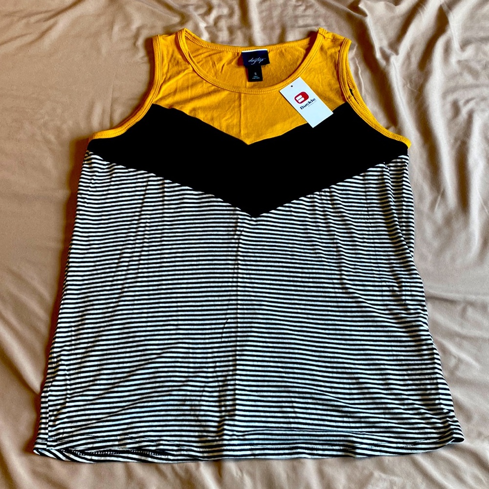 Day trip Buckle chevron and striped tank mustard& black size small